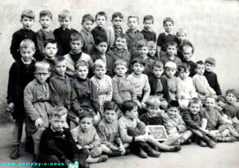 Classe de CE1 ou CE2 garçons de Pompey en 1955 (Photographie n°131 ; dépôt de Marcel BERNANOS)